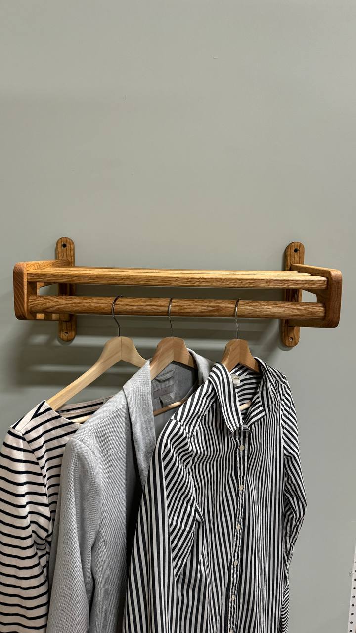 Clothing rack with shelf