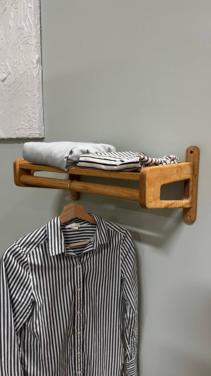 Clothing rack with shelf