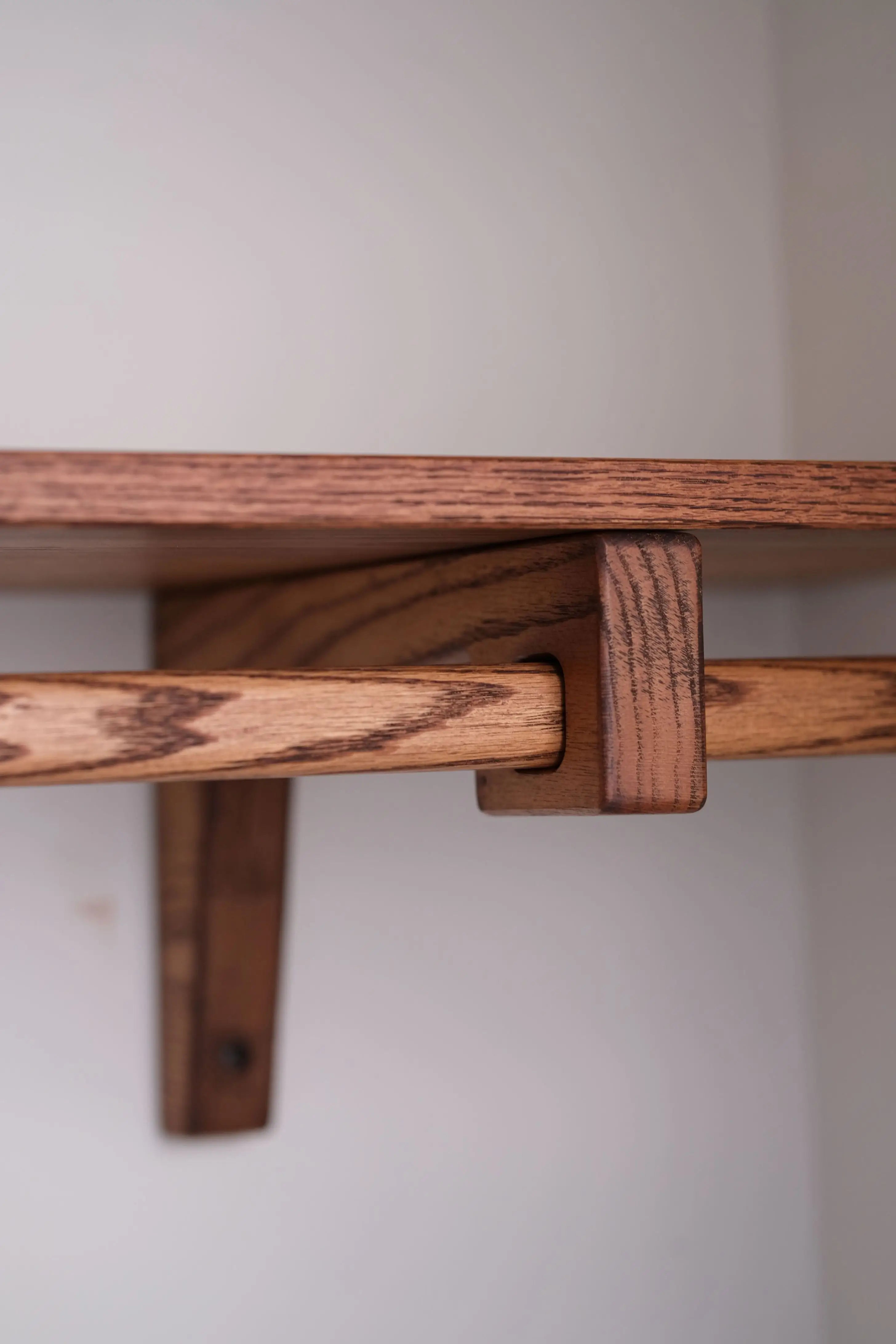 Closet shelf in warm brown oak – eco-friendly and space-saving wood design