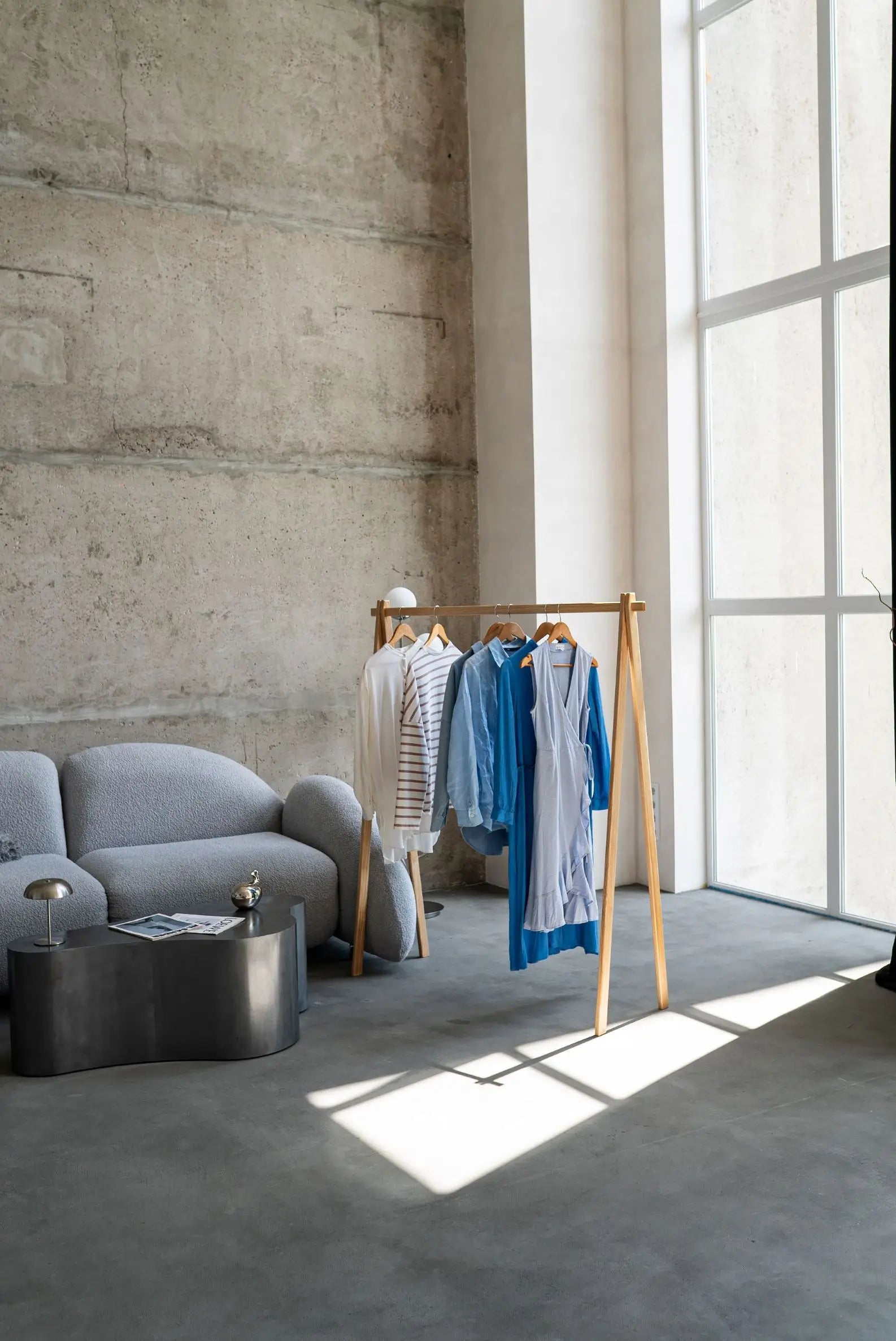 Natural wood clothes rack – elegant open-frame design for hanging garments