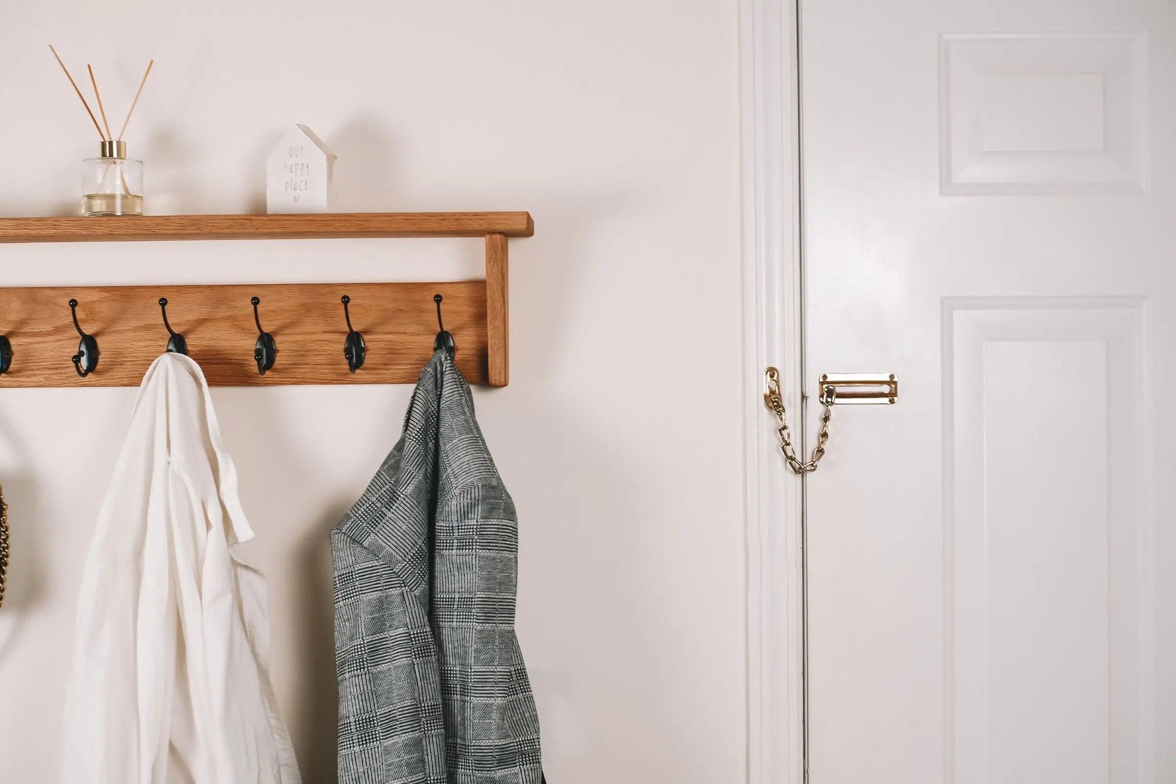 Wooden coat rack shelf combo – handcrafted piece for practical and decorative use
