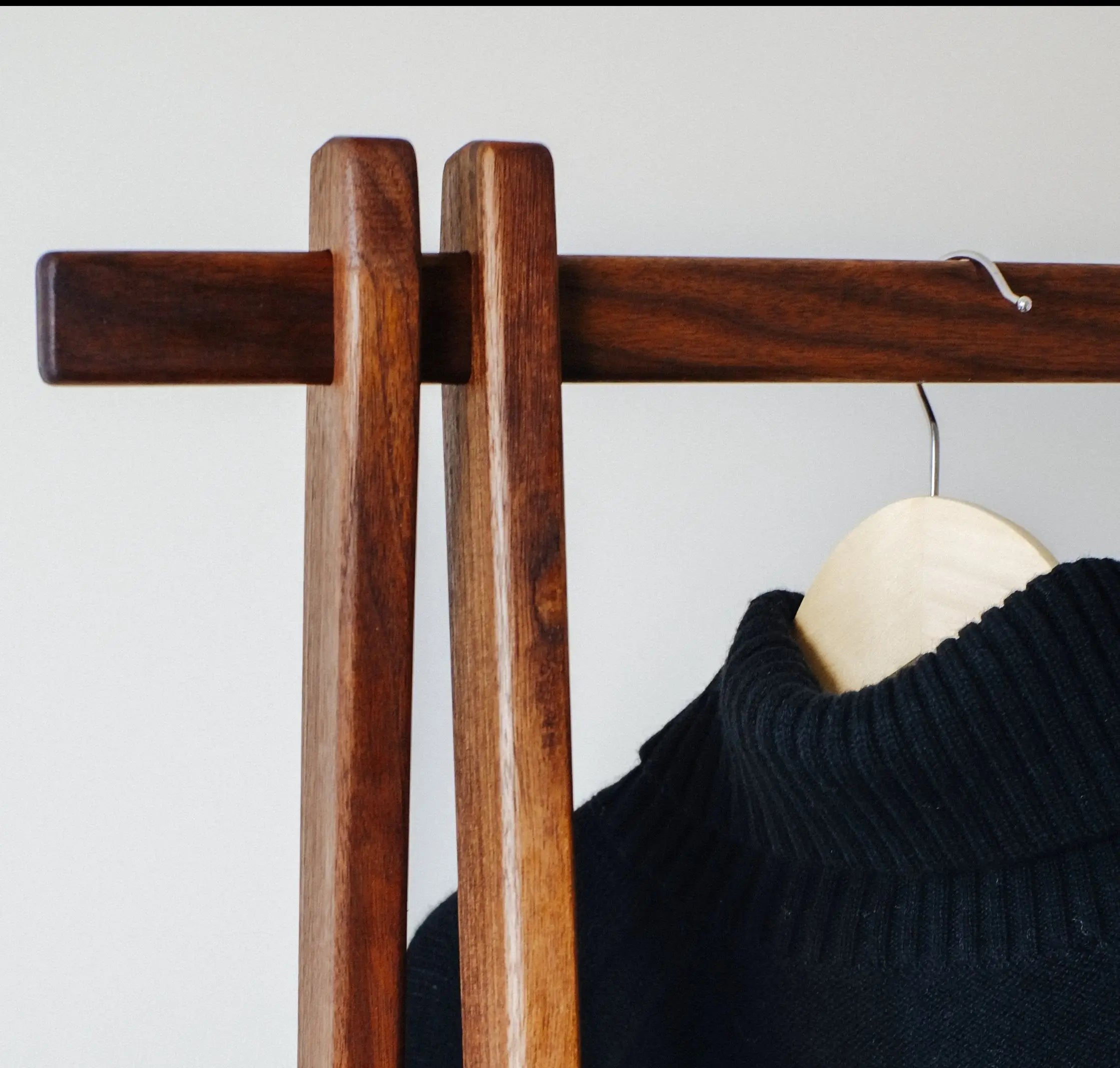 Wood retail garment rack with curved design – ideal for minimalist store layouts